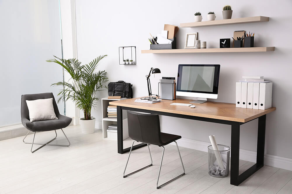 Íróasztal, szék, egyéb kiegészítők: ezek kellenek a home office-hoz